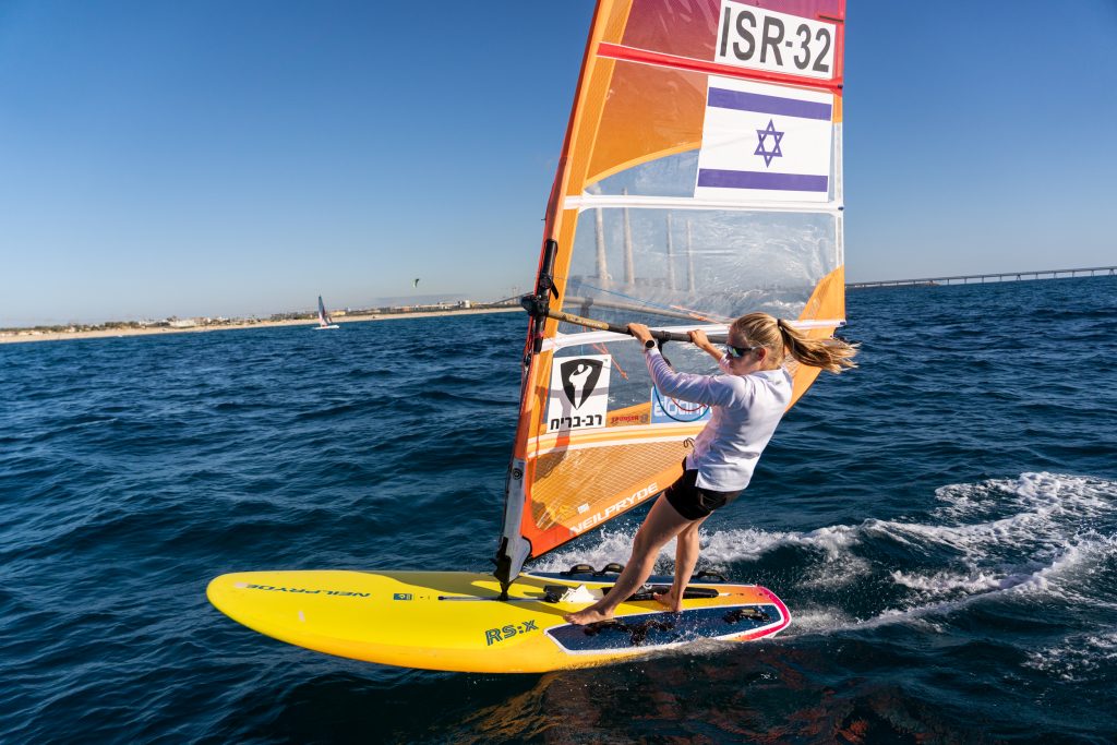 קטי ספיצ’קוב- גולשת רוח ישראלית מקבלת תמיכה מרב בריח