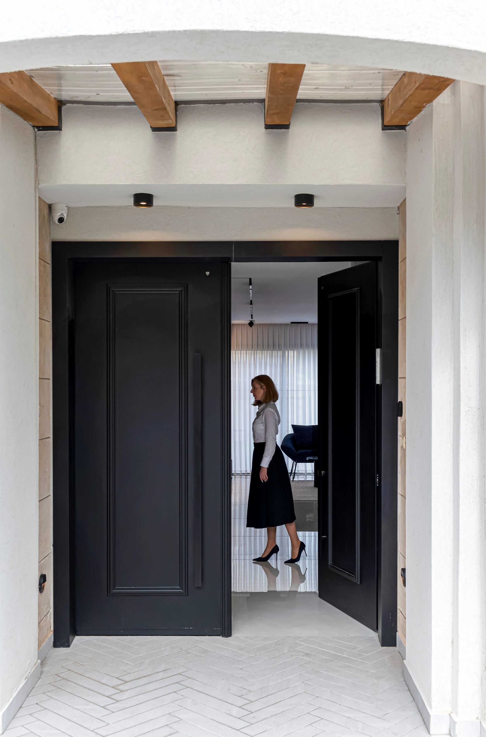 דלת כניסה כפולה מדגם אוקספורד לבית בעיצוב קלאסי