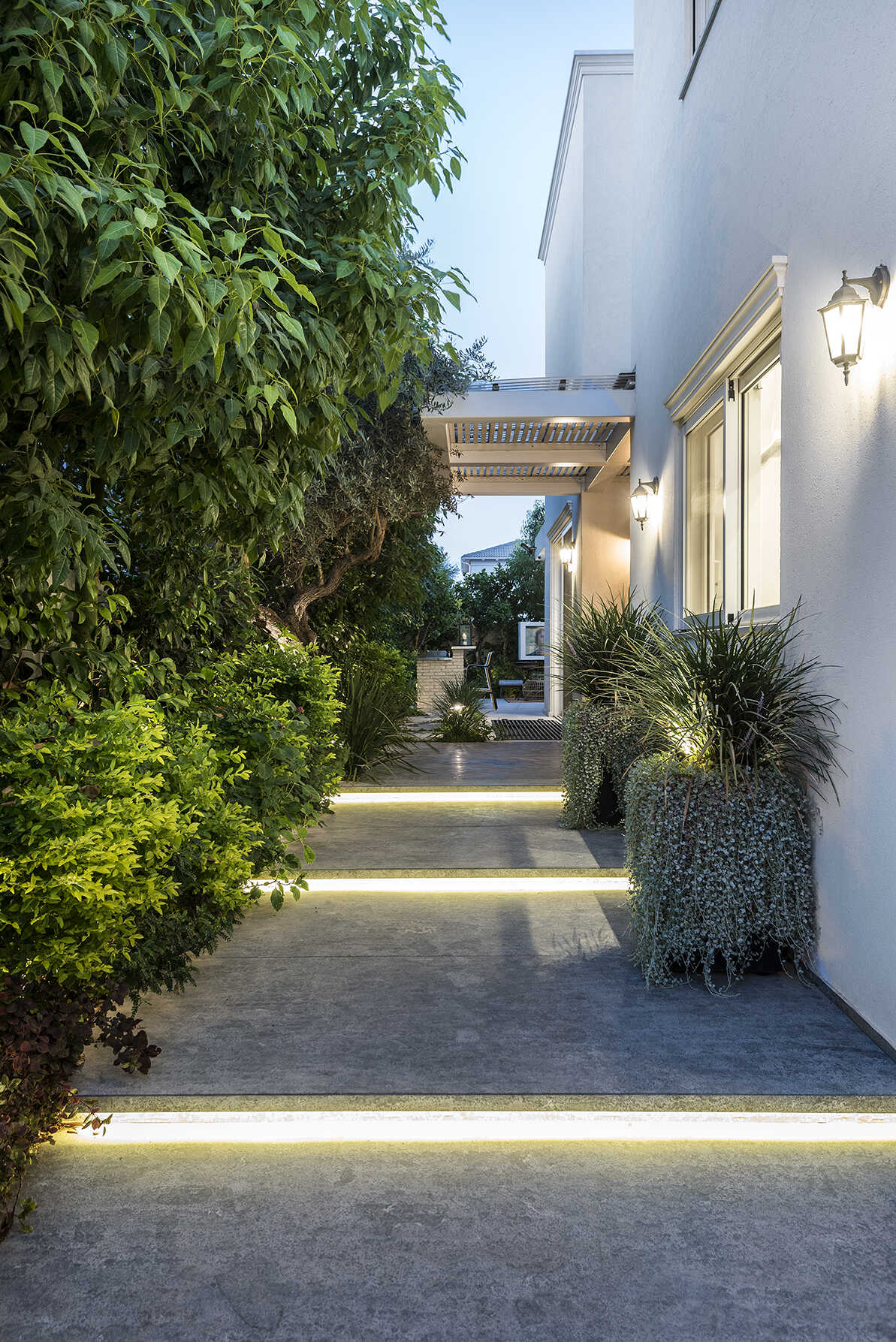 סגנון קלאסי ונקי עם דלת פירנצה שחורה