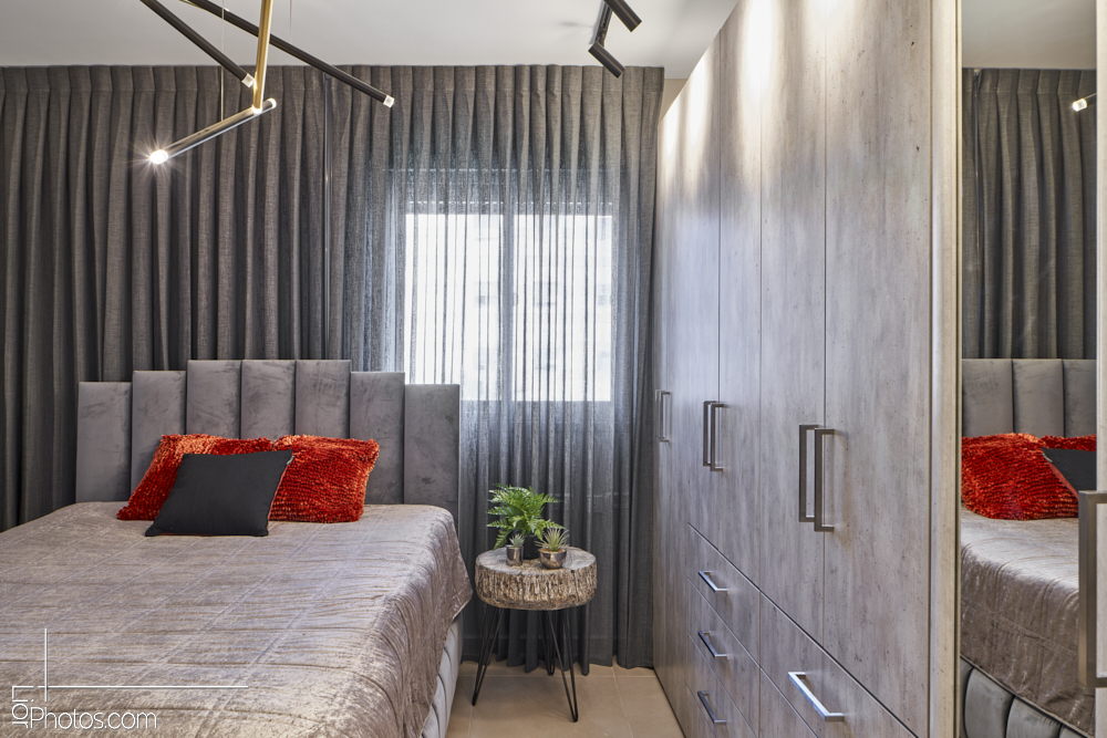 מיטה של חדר בצבע אפור בעיצוב תעשייתי